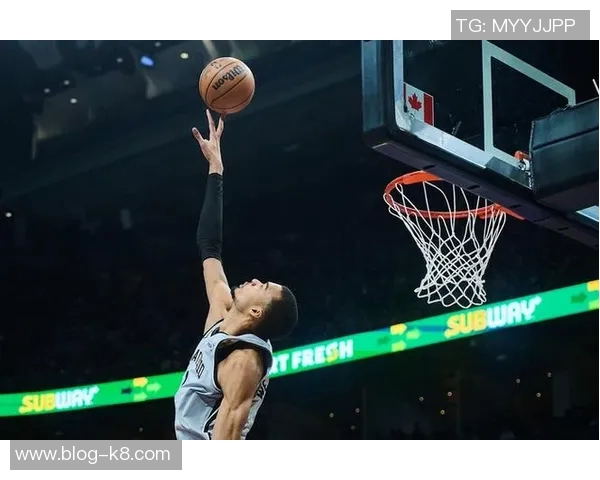 文班亚马半场三分球失准仅得8分8板2帽外线未能发威